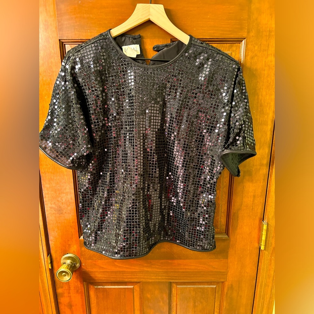 REGAL VTG 80s Black sequined short sleeve shirt w/shoulder pads. Size 14.